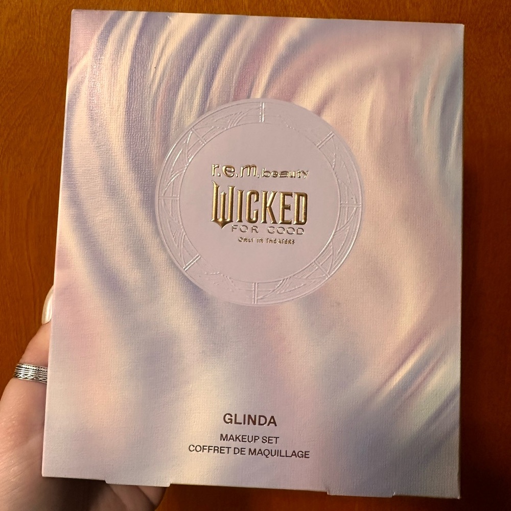 REM Beauty Wicked Glinda Makeup Set - Iridescent Pink